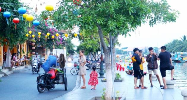 Tourists return to UNESCO-recognised Hoi An after social distancing ends