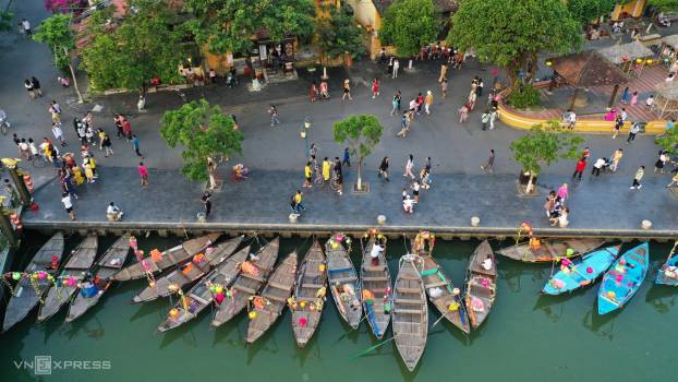 Hoi An bursts with weekend visitors after Covid-19 contained