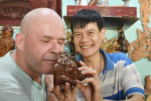 Western tourists' experience in Kim Bong carpentry village