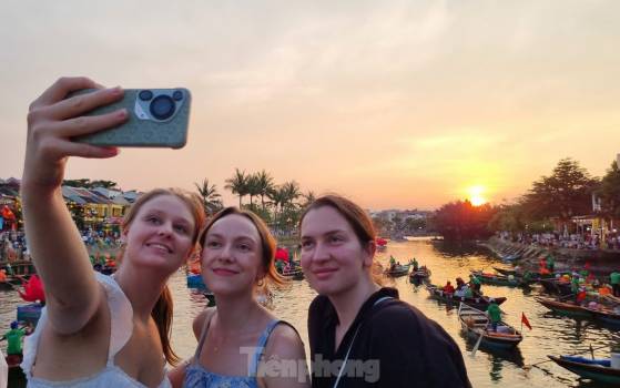 Mê đắm hoàng hôn cực chill giữa lòng Hội An