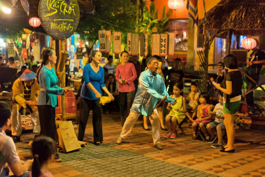 Informations sur la nuit légendare de Hội An ‘les valeurs traditionnelles sont...