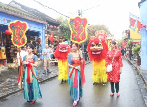 Lãnh đạo thành phố dự lễ hội Nguyên Tiêu tại Hội...