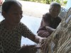 Hai cụ già cuối cùng chung thủy với nghề đan võng ngô đồng
