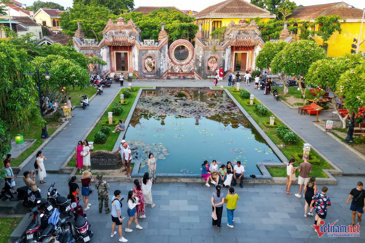 w anh 1 gigapixel low resolution v2 2x 2062